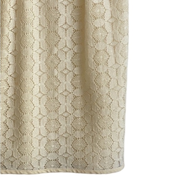 Elegant Lace Beige Dress 🤍 Size 2 - Picture 4 of 8